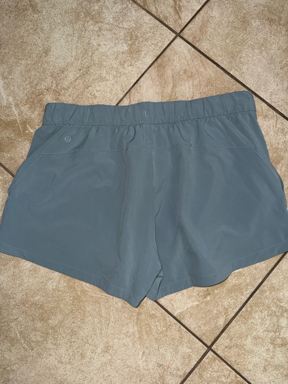 Lululemon Stroll at Sundown Short 3"
Blue Cast sz 12 - Picture 4 of 6